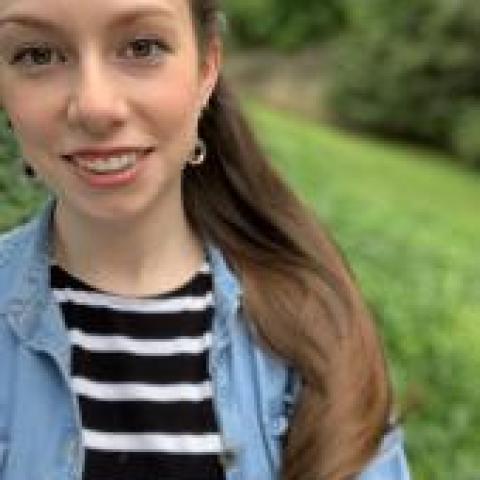Elyse Oakley headshot
